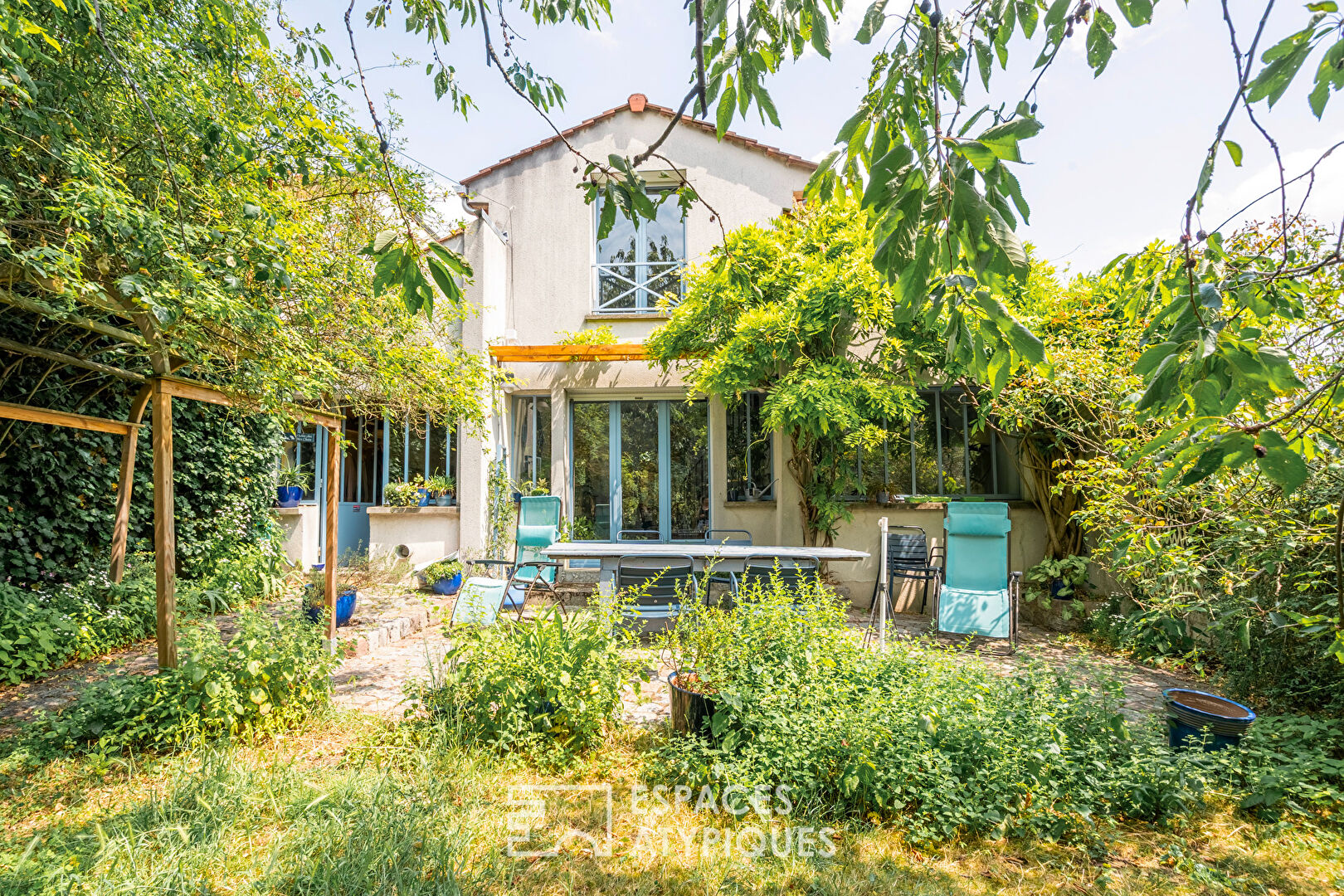 Maison avec patio et jardin