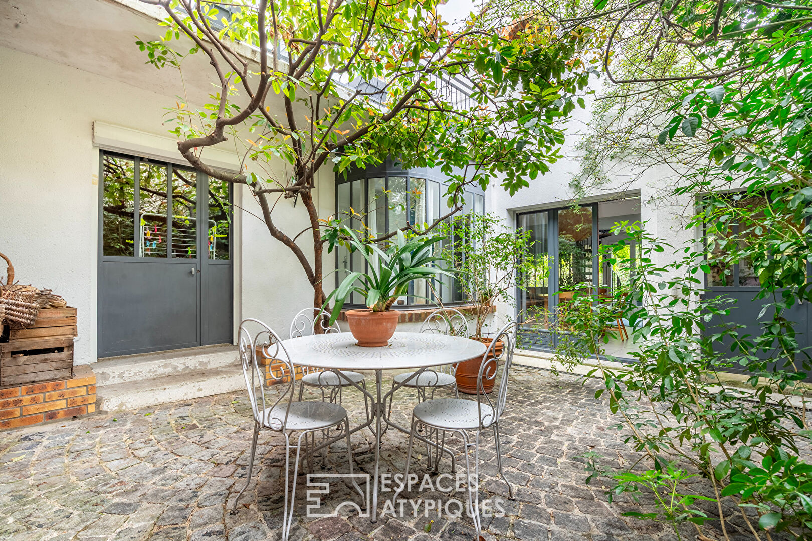 Maison avec patio et jardin