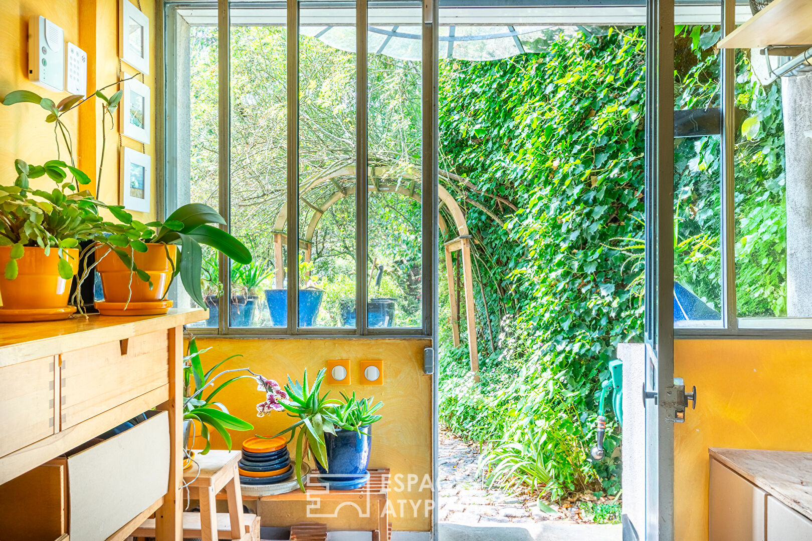 Maison avec patio et jardin