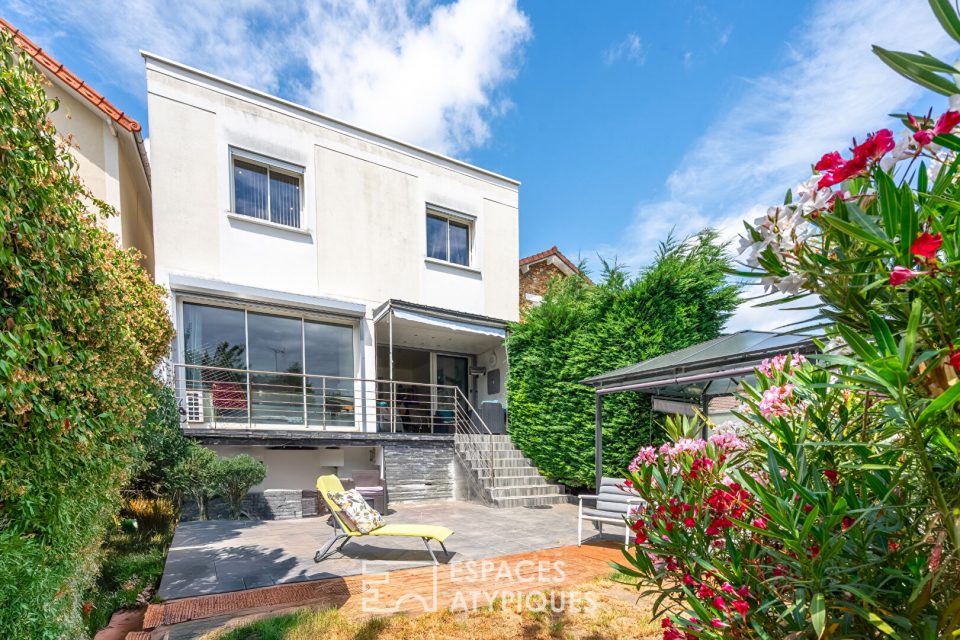 Maison d'architecte avec jardin et piscine
