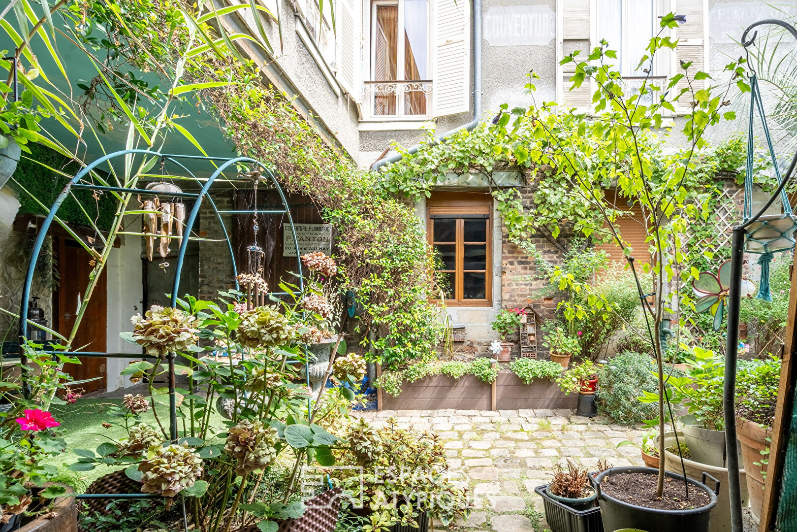 Maison familiale dans ancien atelier