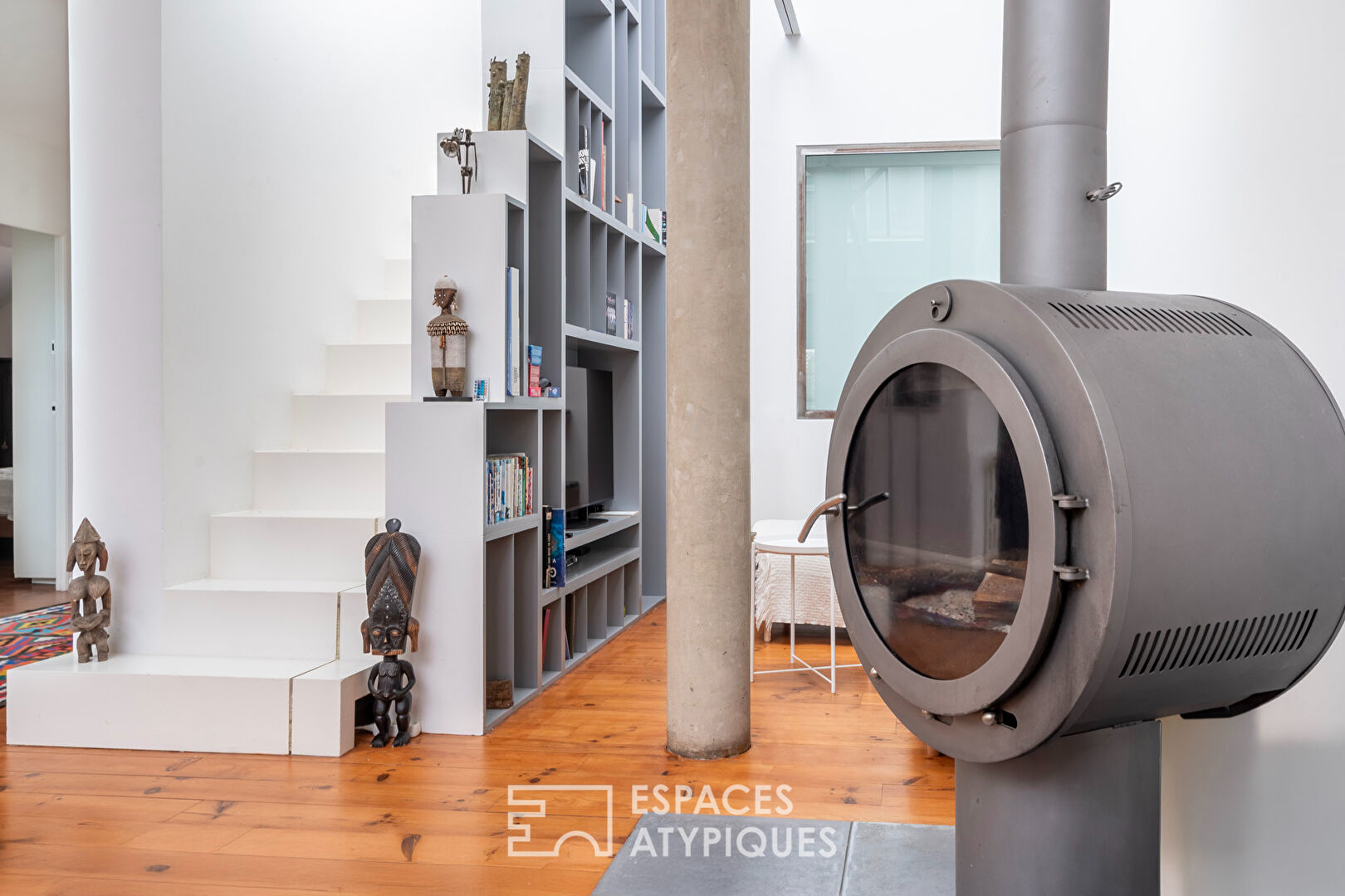 Loft traversant avec verrières zénithales