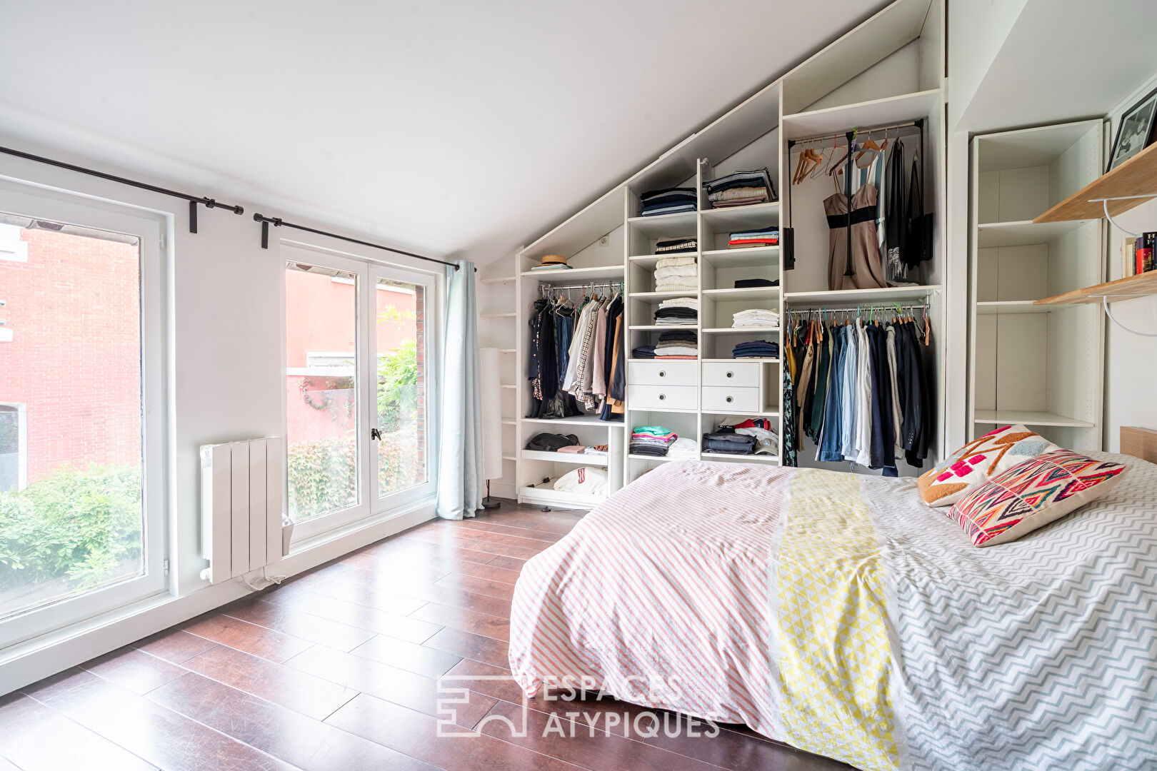 Loft traversant avec verrière et terrasse