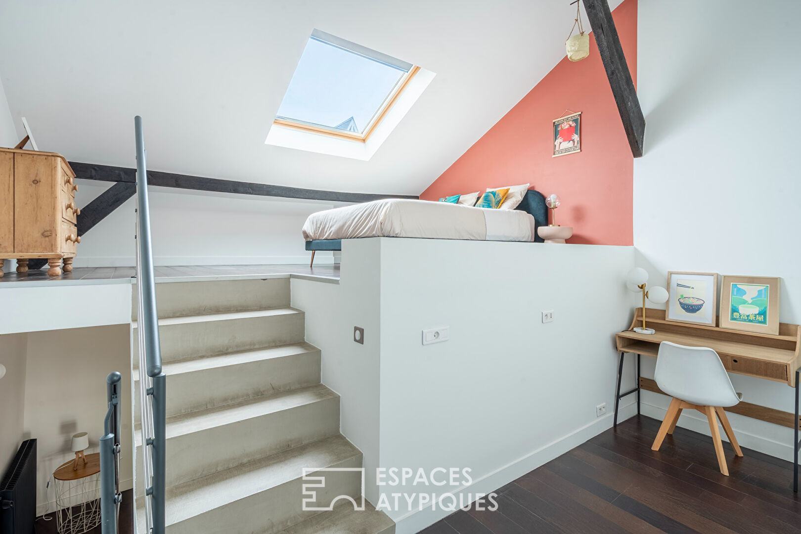 Loft traversant avec verrière et terrasse