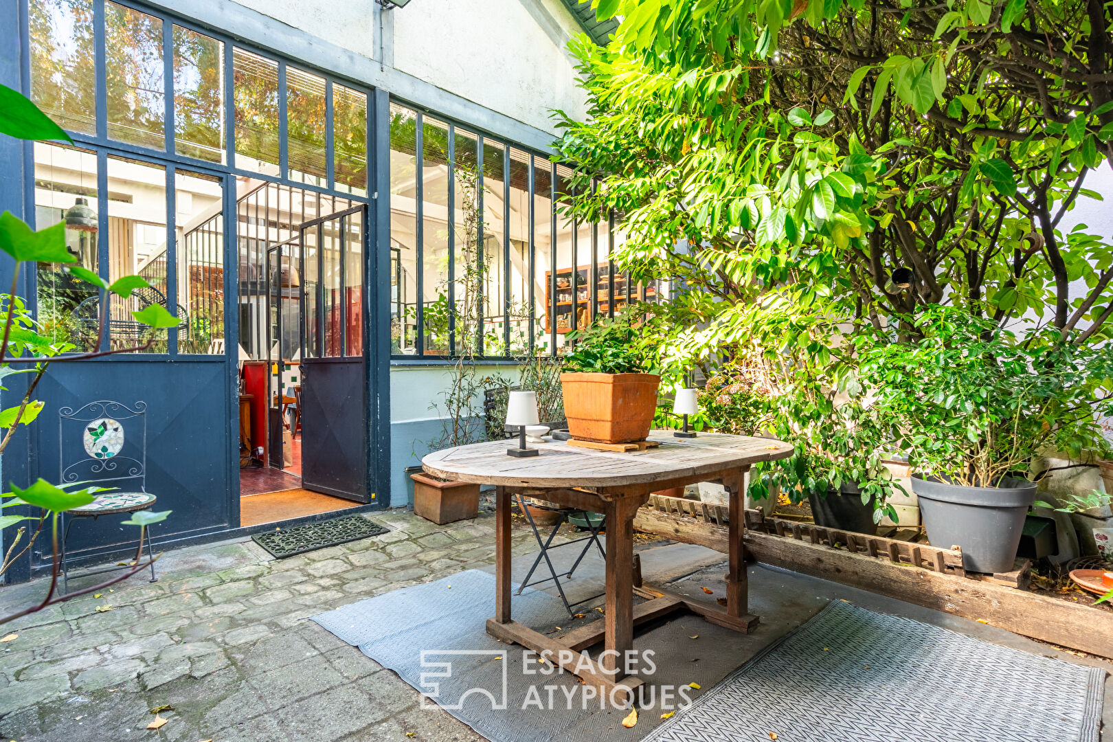 Loft with courtyard, terrace and workshop