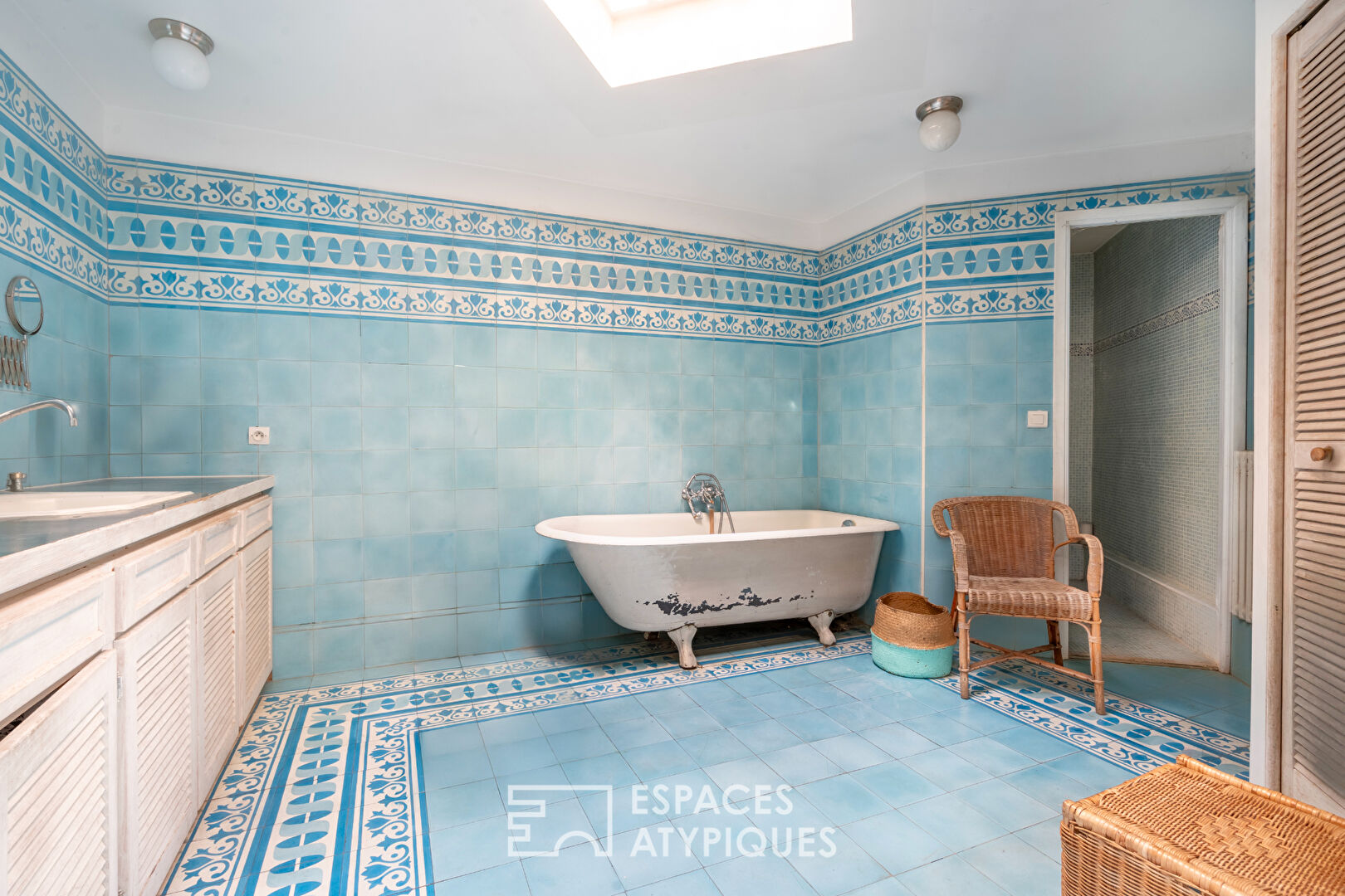 Loft with courtyard, terrace and workshop