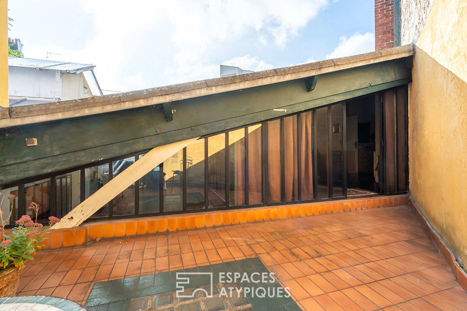 Loft with courtyard, terrace and workshop