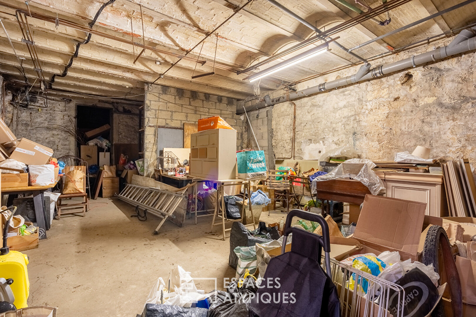 Loft with courtyard, terrace and workshop