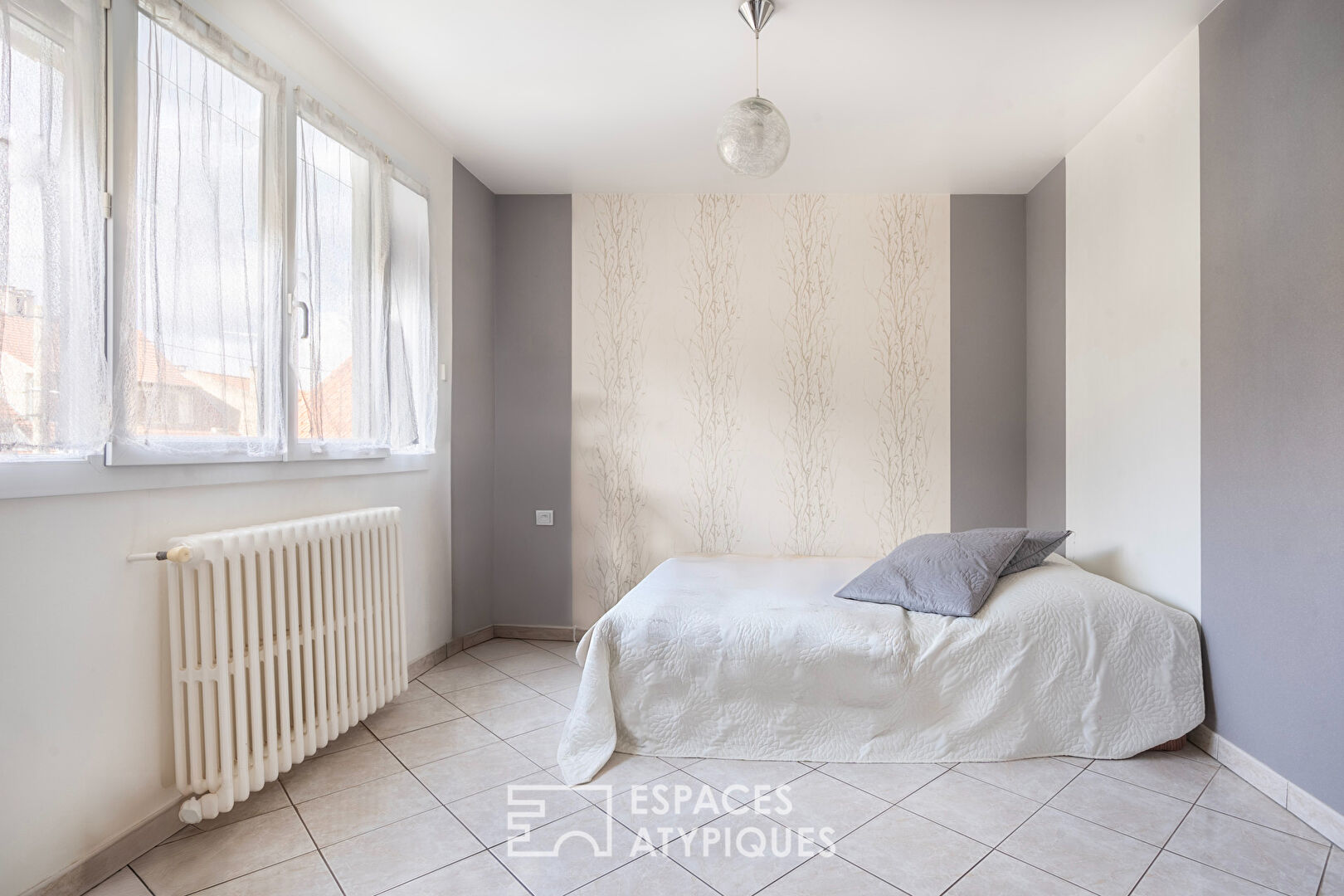 Maison familiale avec jardin et local commercial