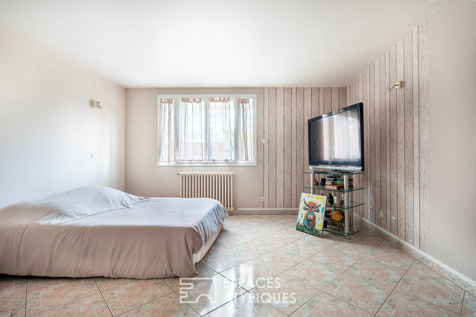 Maison familiale avec jardin et local commercial