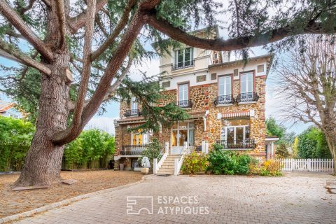 Prestigious residence in a wooded park