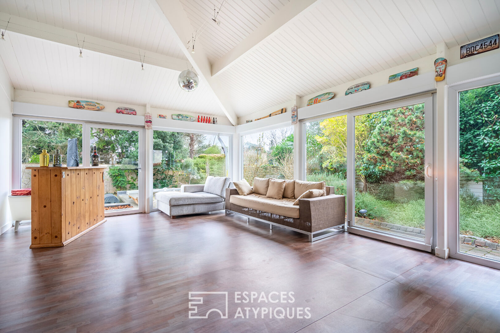 Prestigious residence in a wooded park