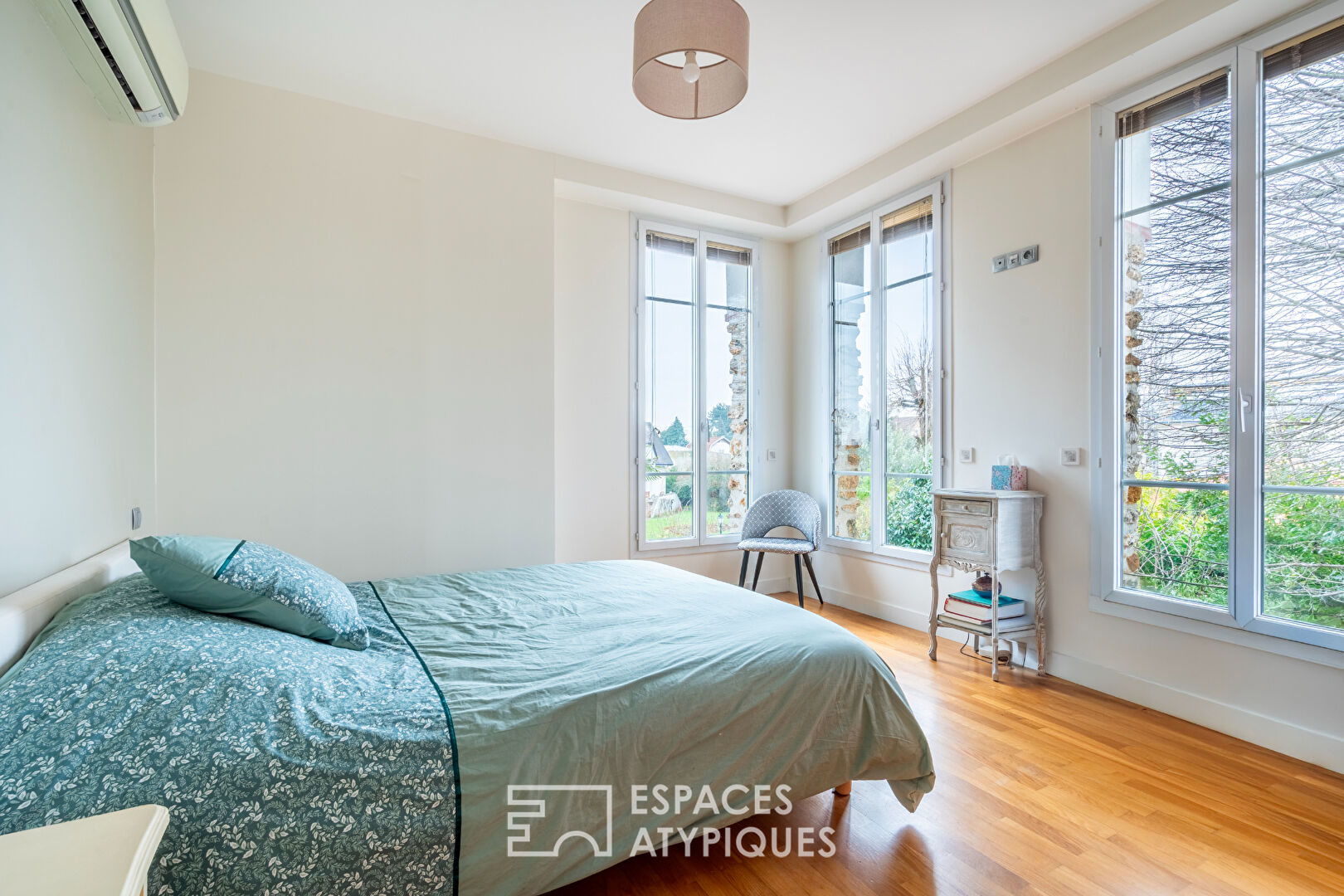 Prestigious residence in a wooded park