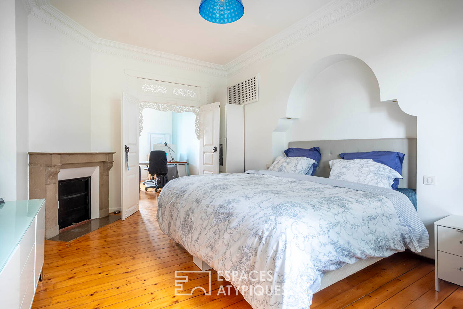 Prestigious residence in a wooded park