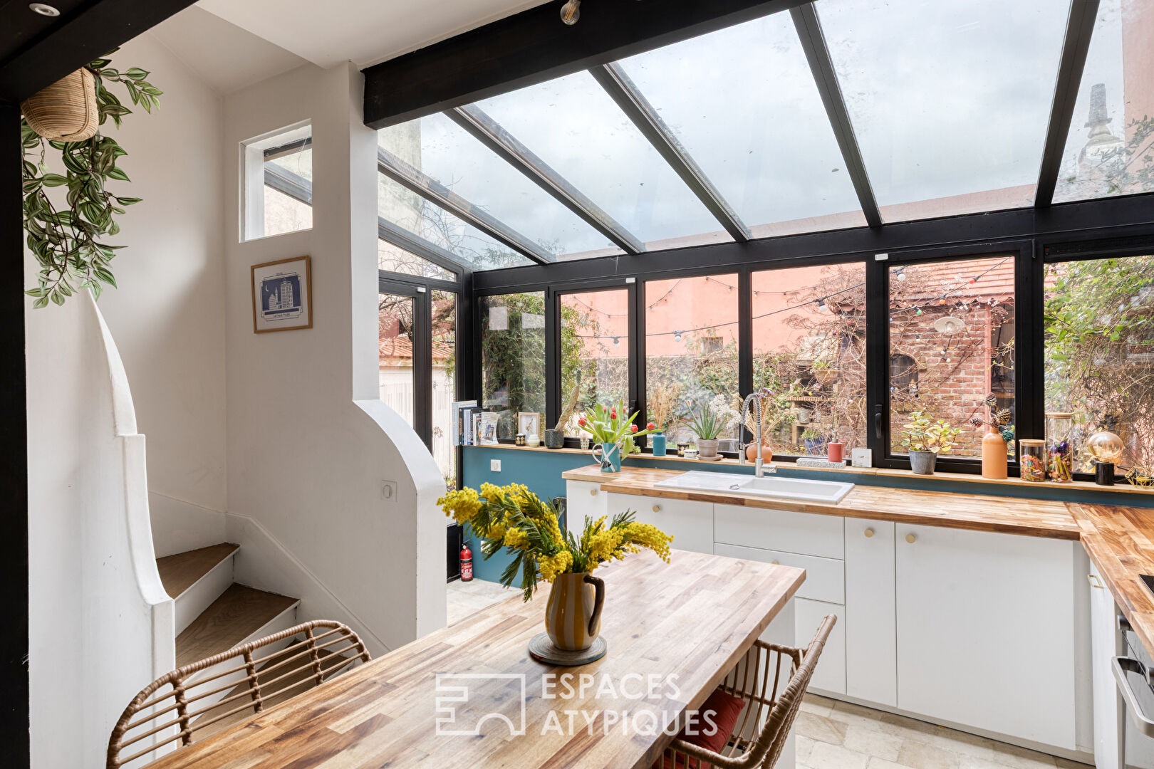 Maison de charme avec jardin et atelier