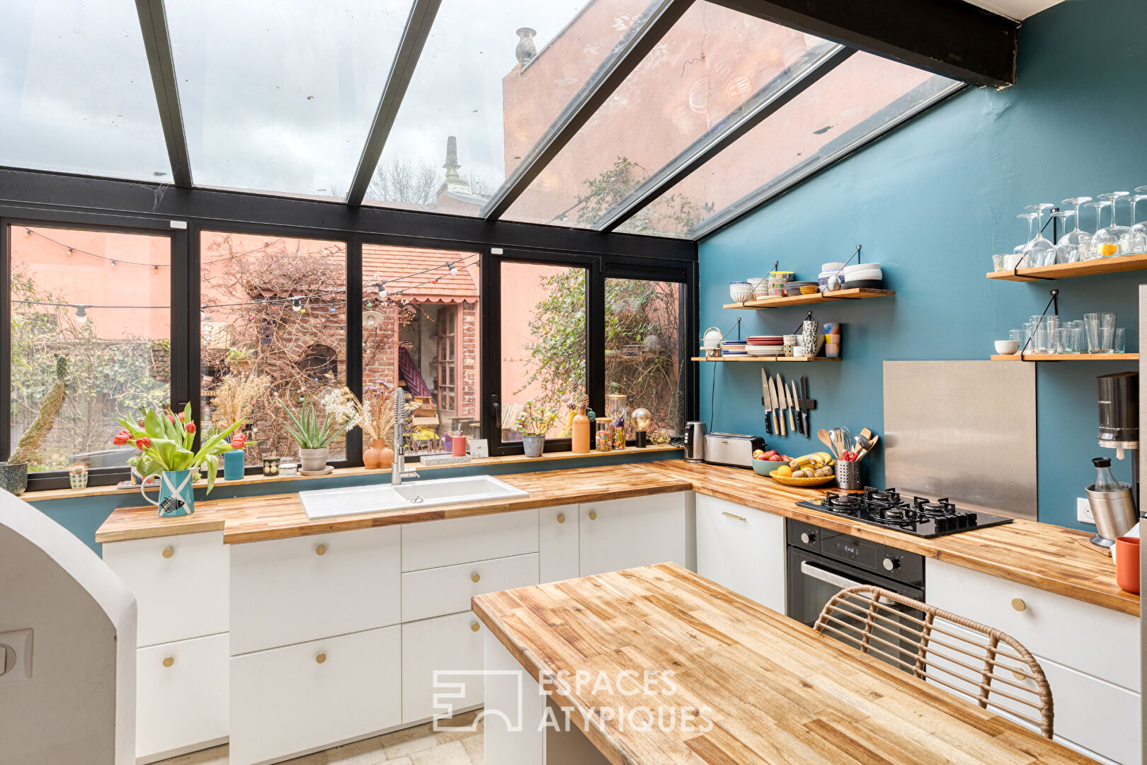 Maison de charme avec jardin et atelier