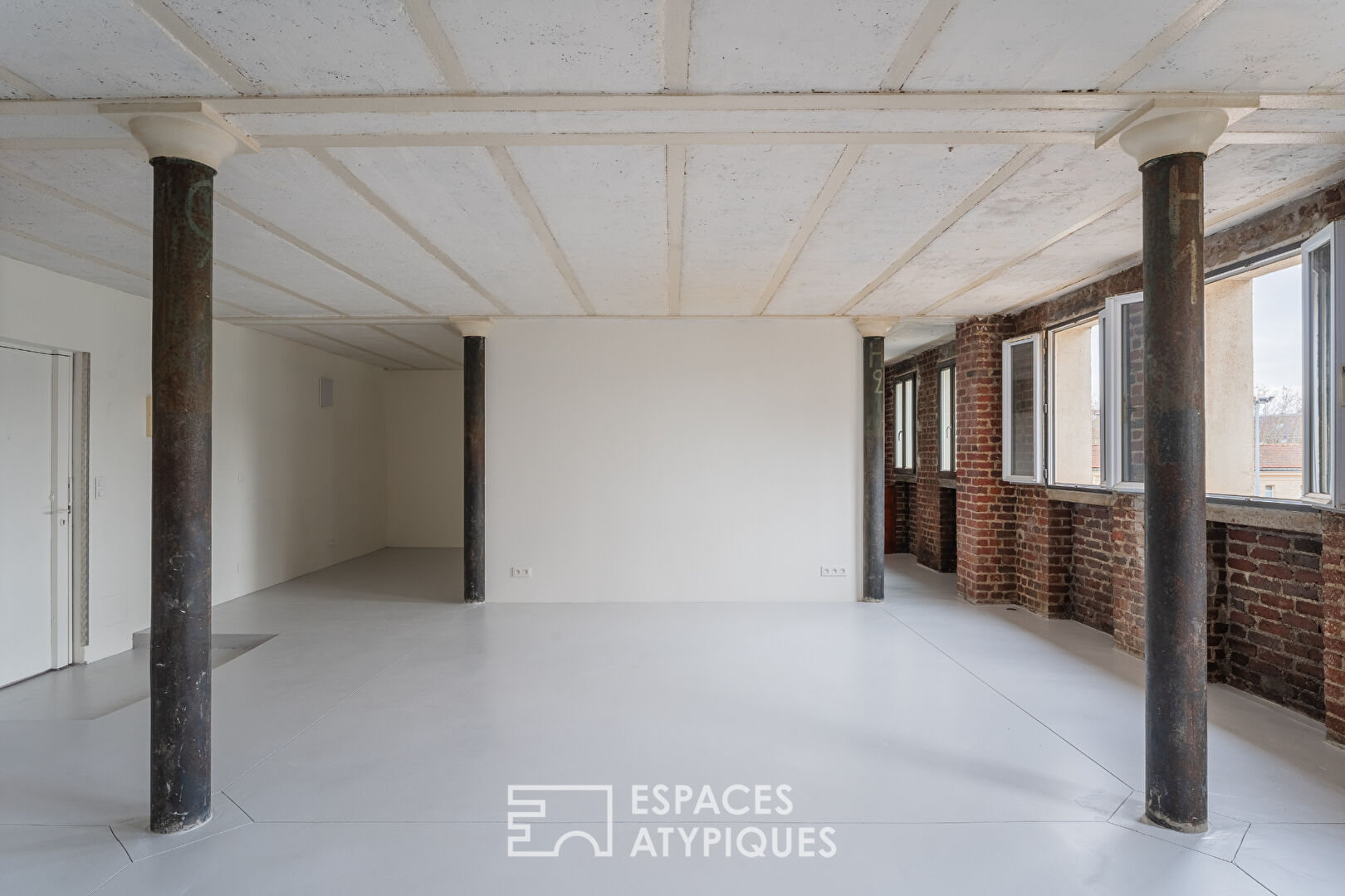 Minimalist loft near Quatre Chemins