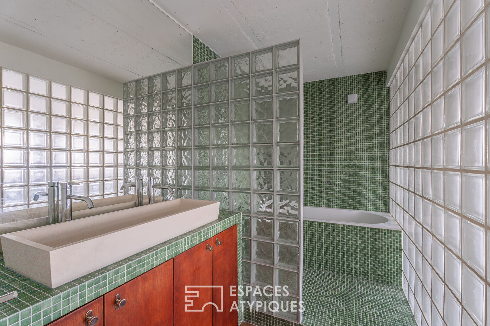 Minimalist loft near Quatre Chemins