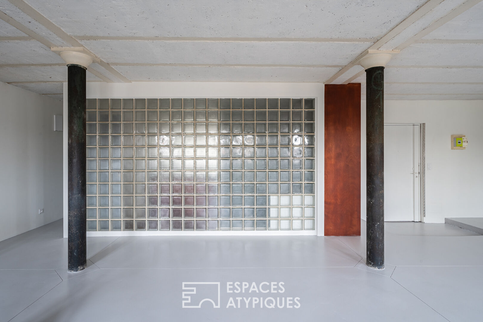 Minimalist loft near Quatre Chemins