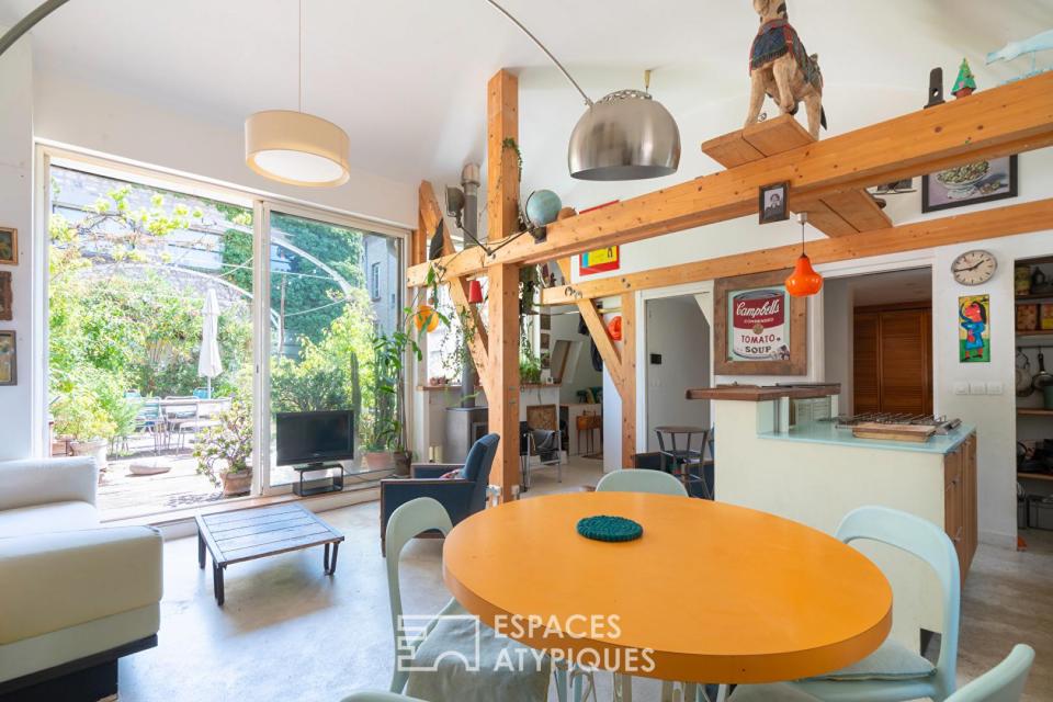 Maison contemporaine avec patio et terrasse