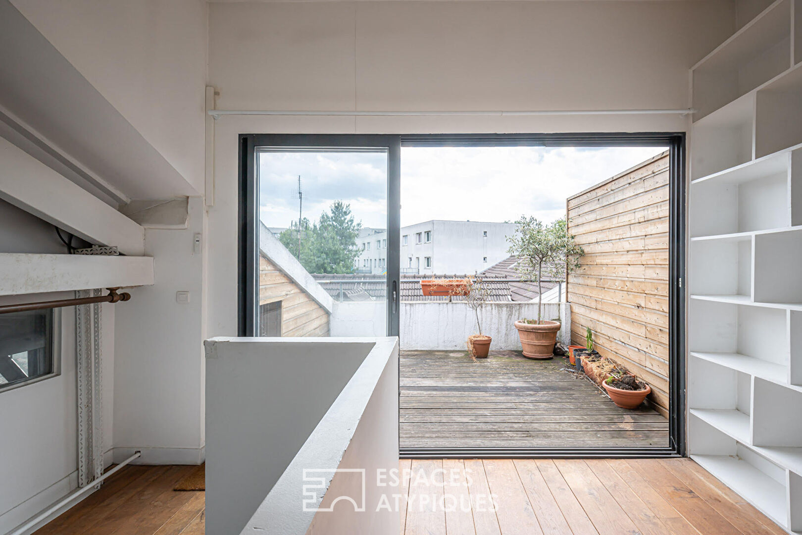 Ancienne ébénisterie avec terrasse