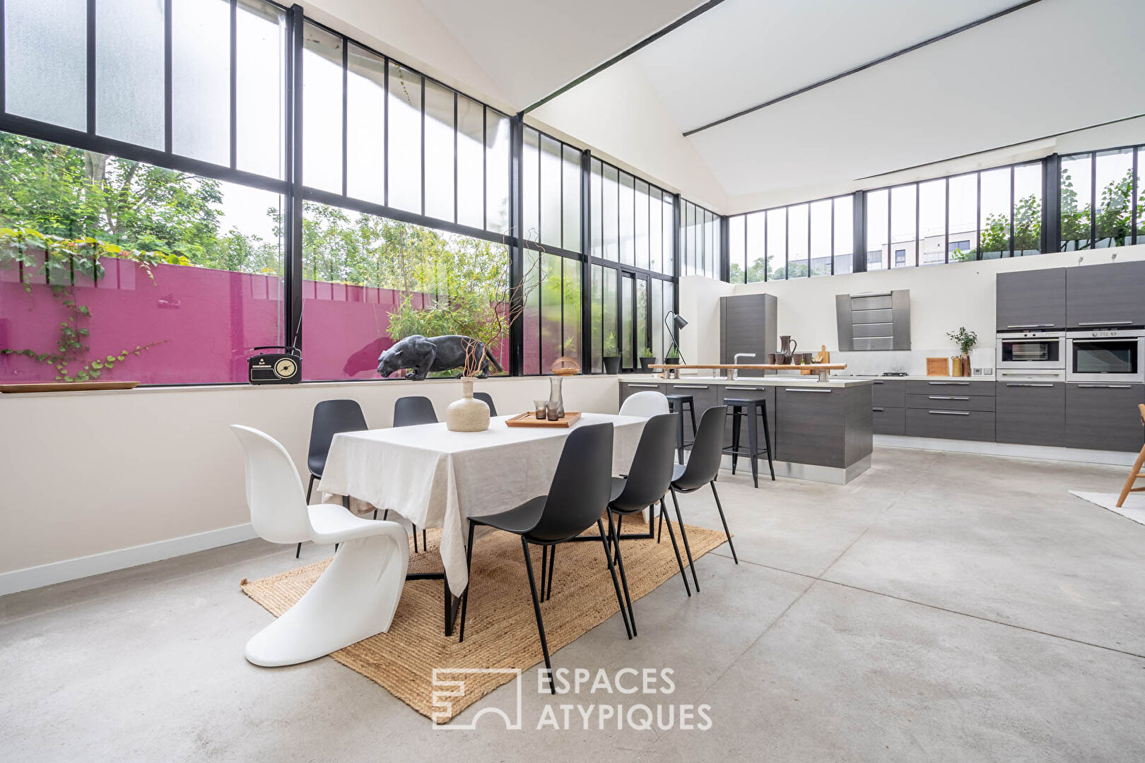 Loft avec terrasse dans anciens ateliers