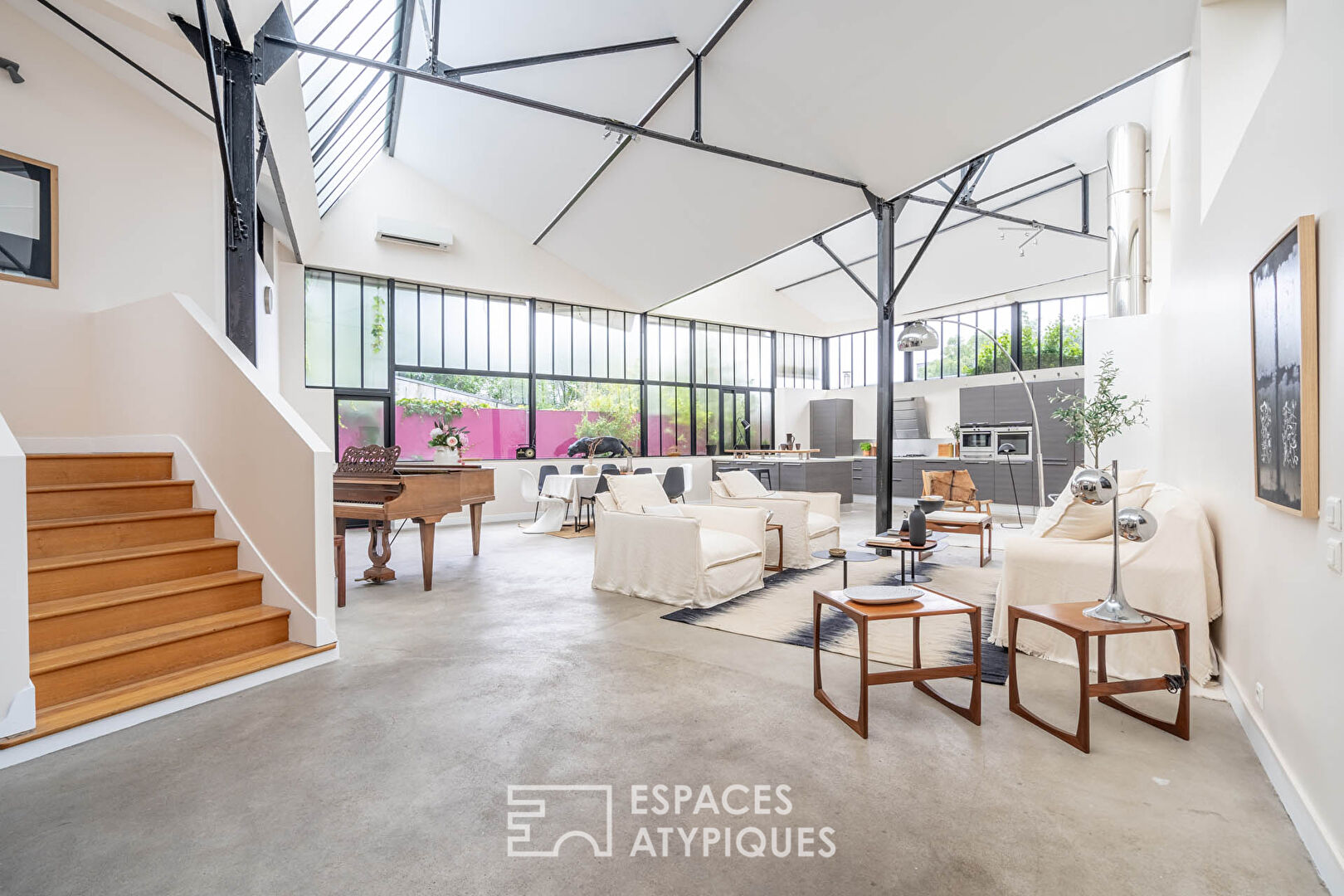 Loft avec terrasse dans anciens ateliers