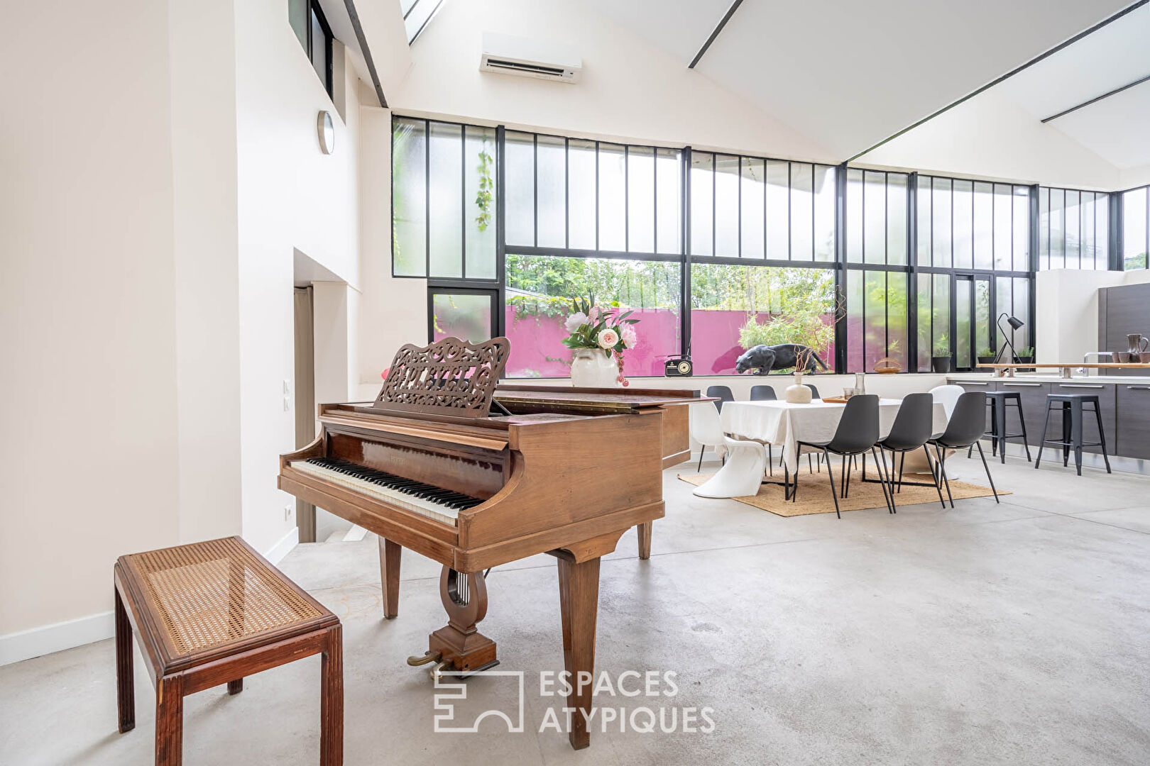 Loft avec terrasse dans anciens ateliers