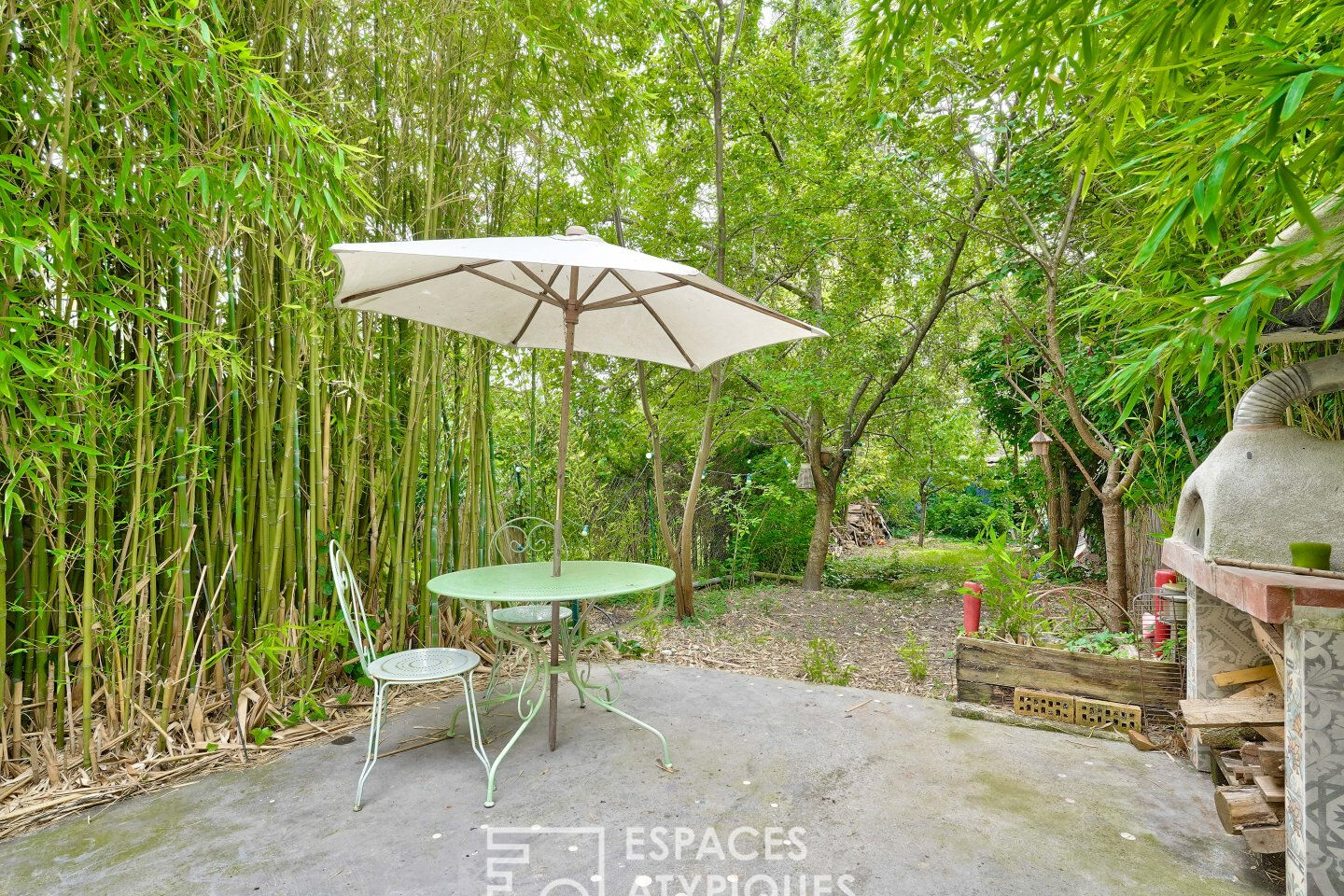 Maison avec jardin et terrasse en bois