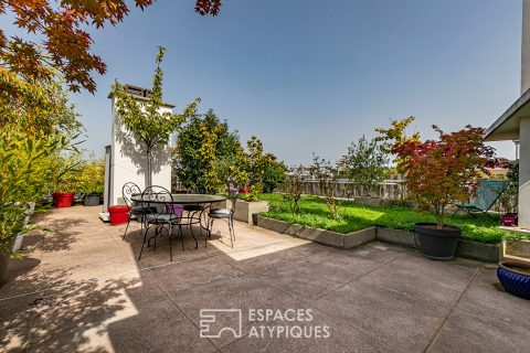 Top floor apartment with garden and terrace