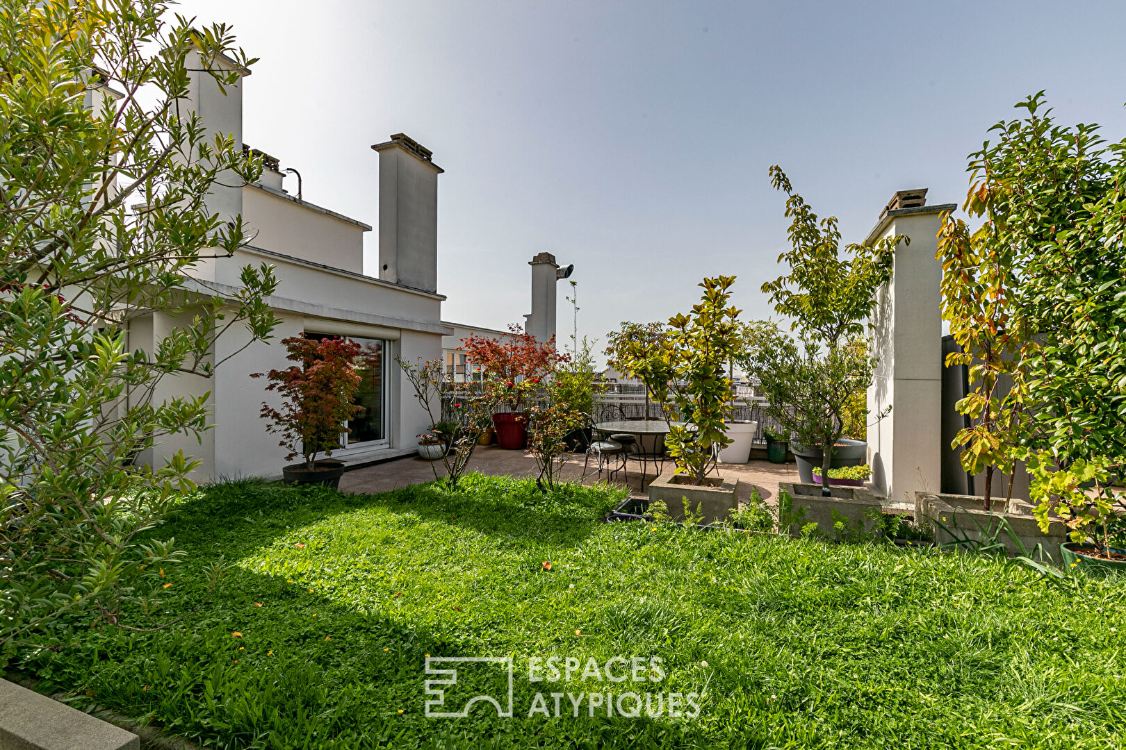 Top floor apartment with garden and terrace