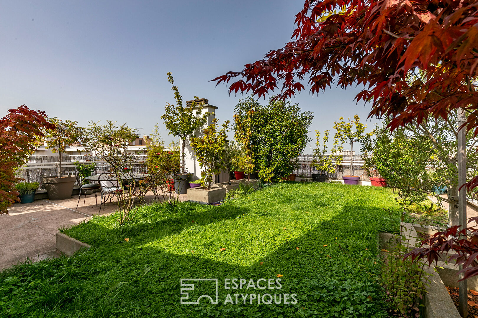 Top floor apartment with garden and terrace