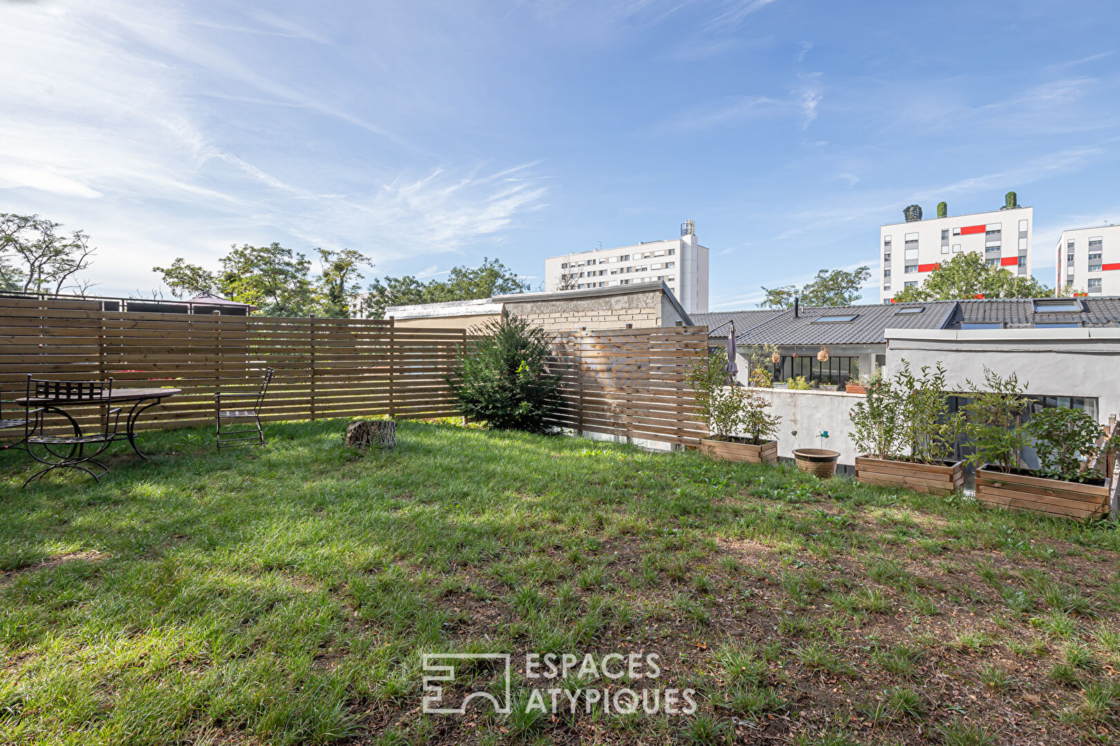 Triplex inversé avec jardin dans une ancienne chaudronnerie