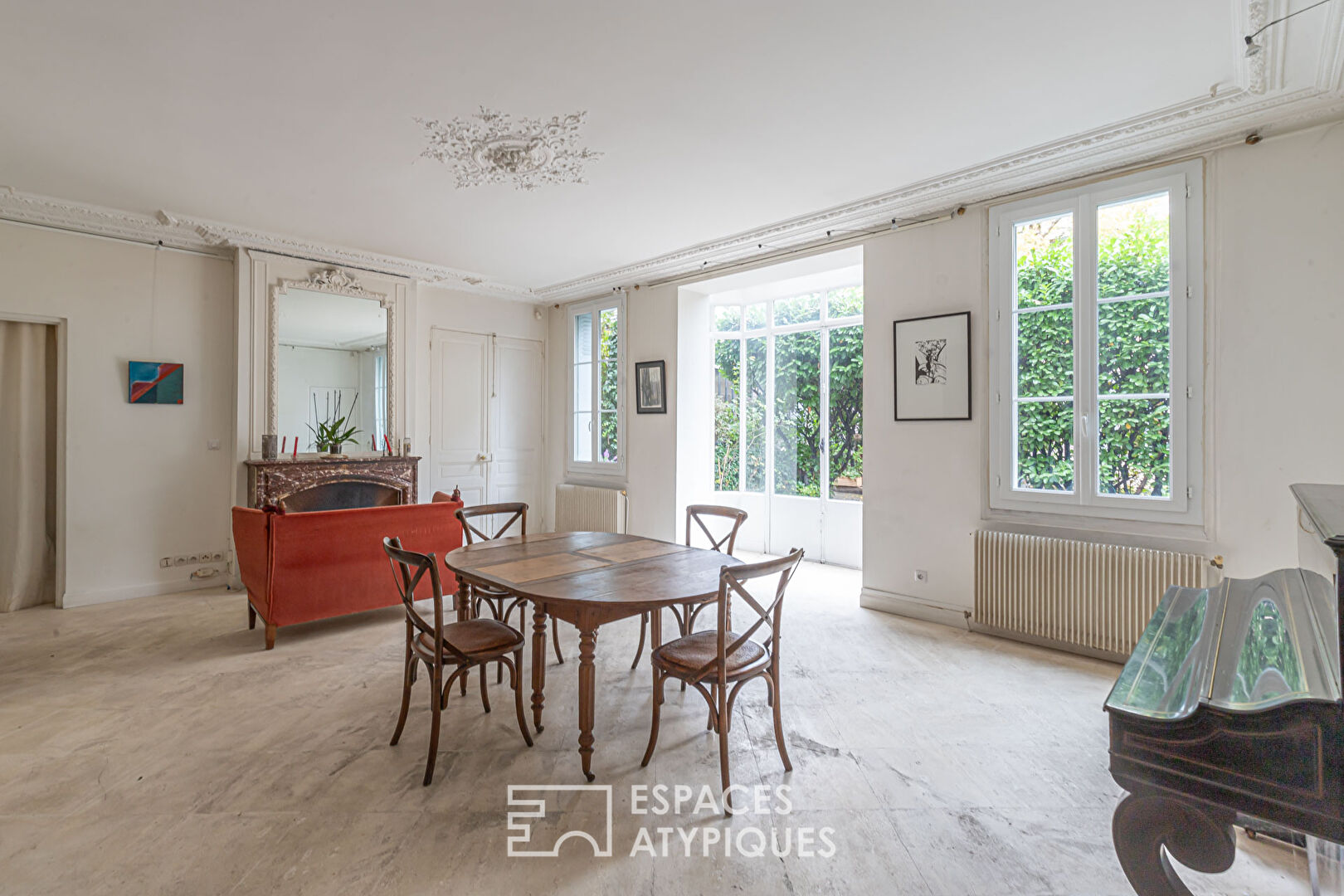 Maison de maître dans une ancienne cristallerie avec terrasse arborée