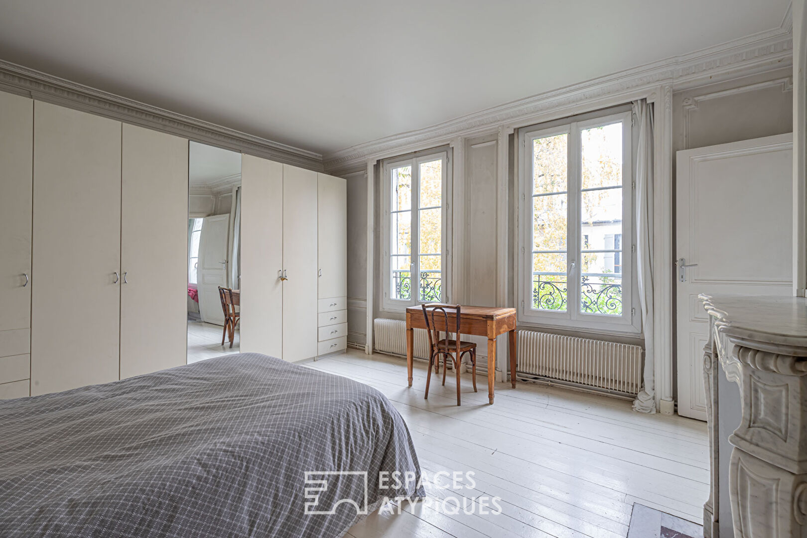Maison de maître dans une ancienne cristallerie avec terrasse arborée