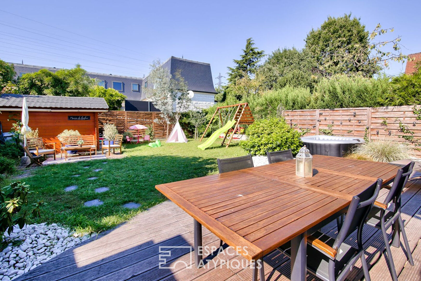 Maison avec jardin et terrasses