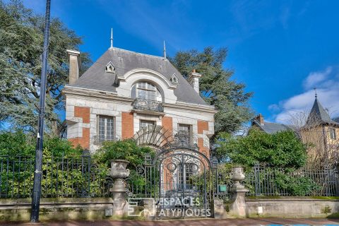 Private mansion from 1885 with marquise and garden of 1131m2