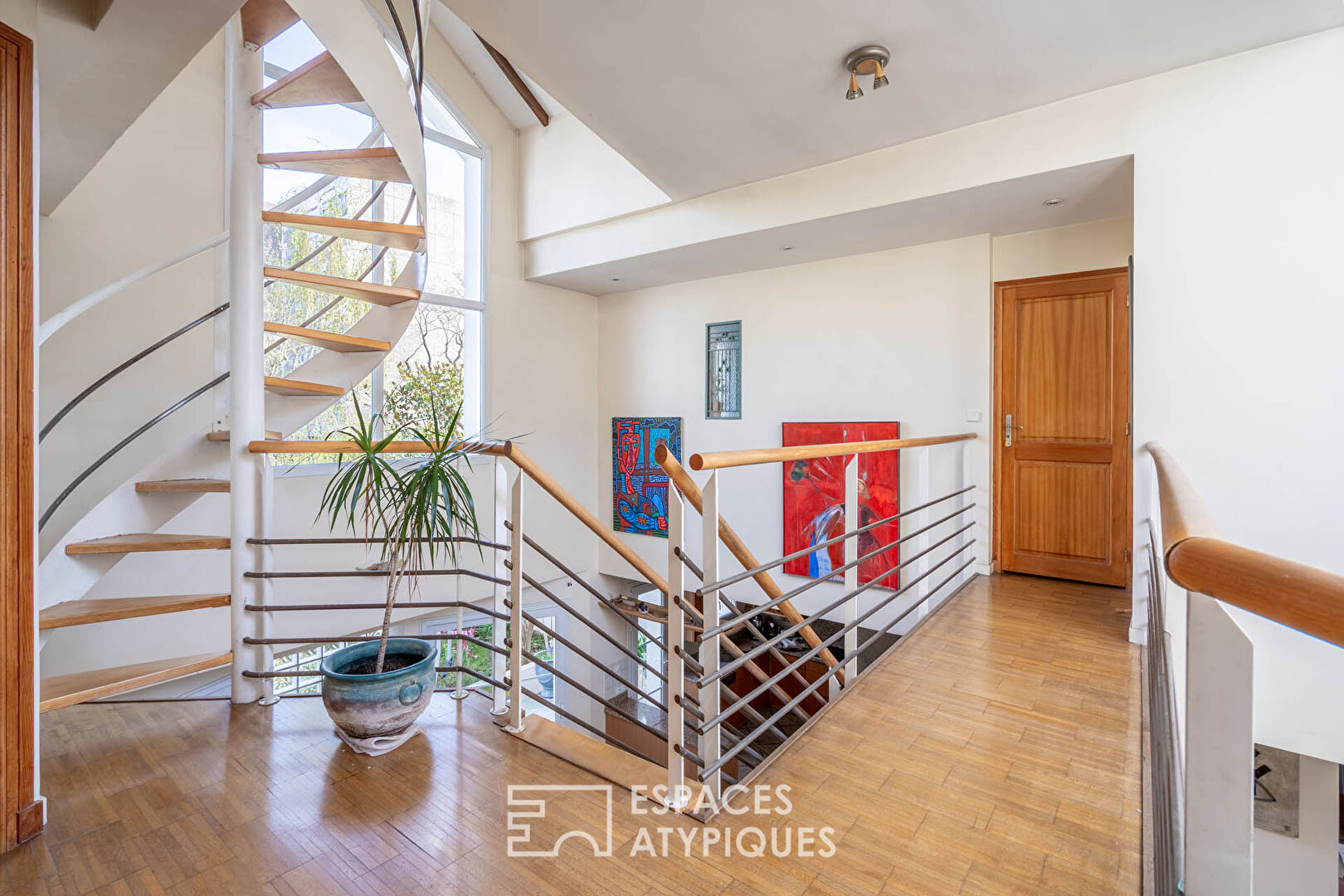 Maison d’architecte avec jardin et terrasse – proche mairie des Lilas