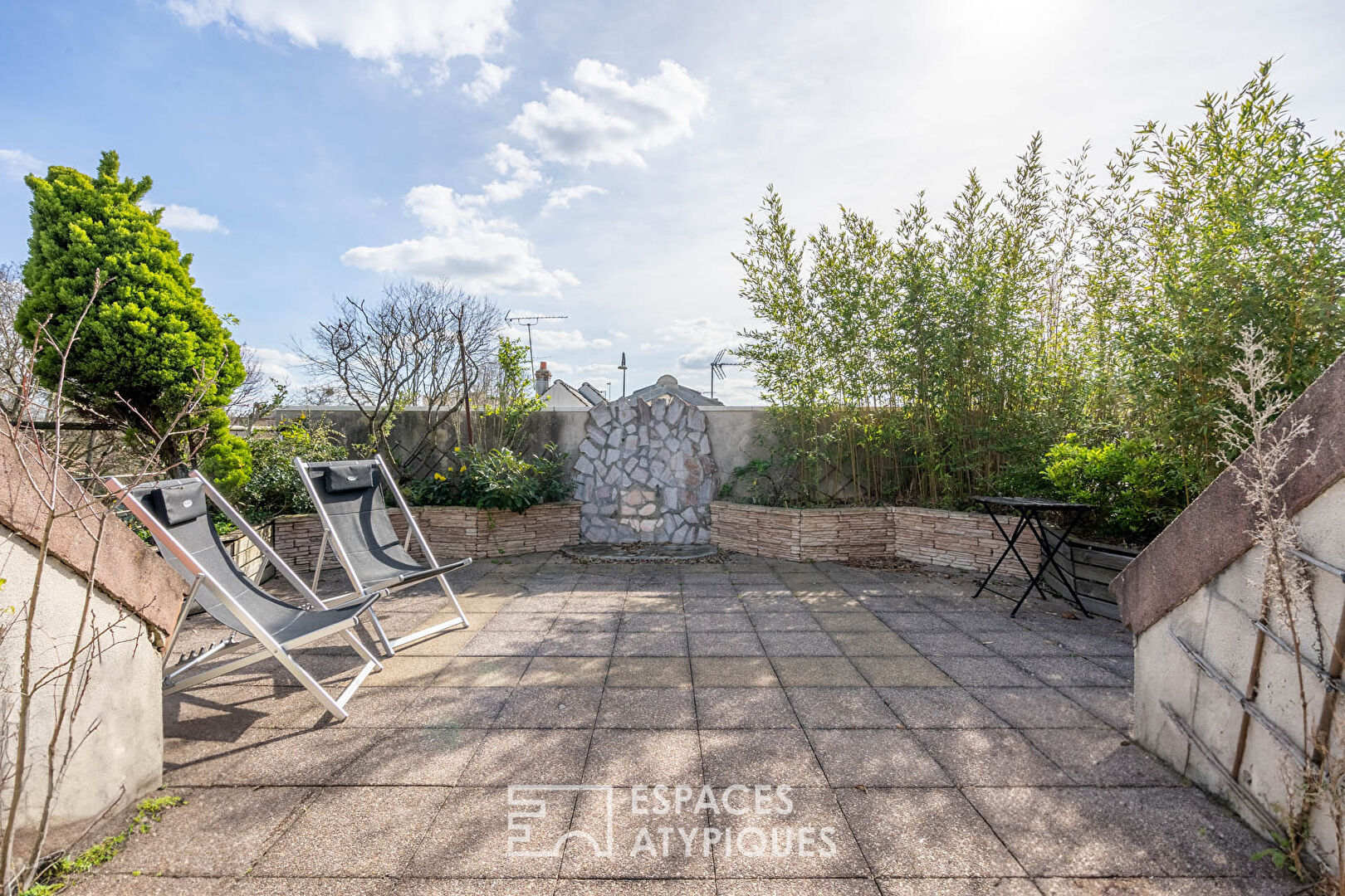 Maison d’architecte avec jardin et terrasse – proche mairie des Lilas