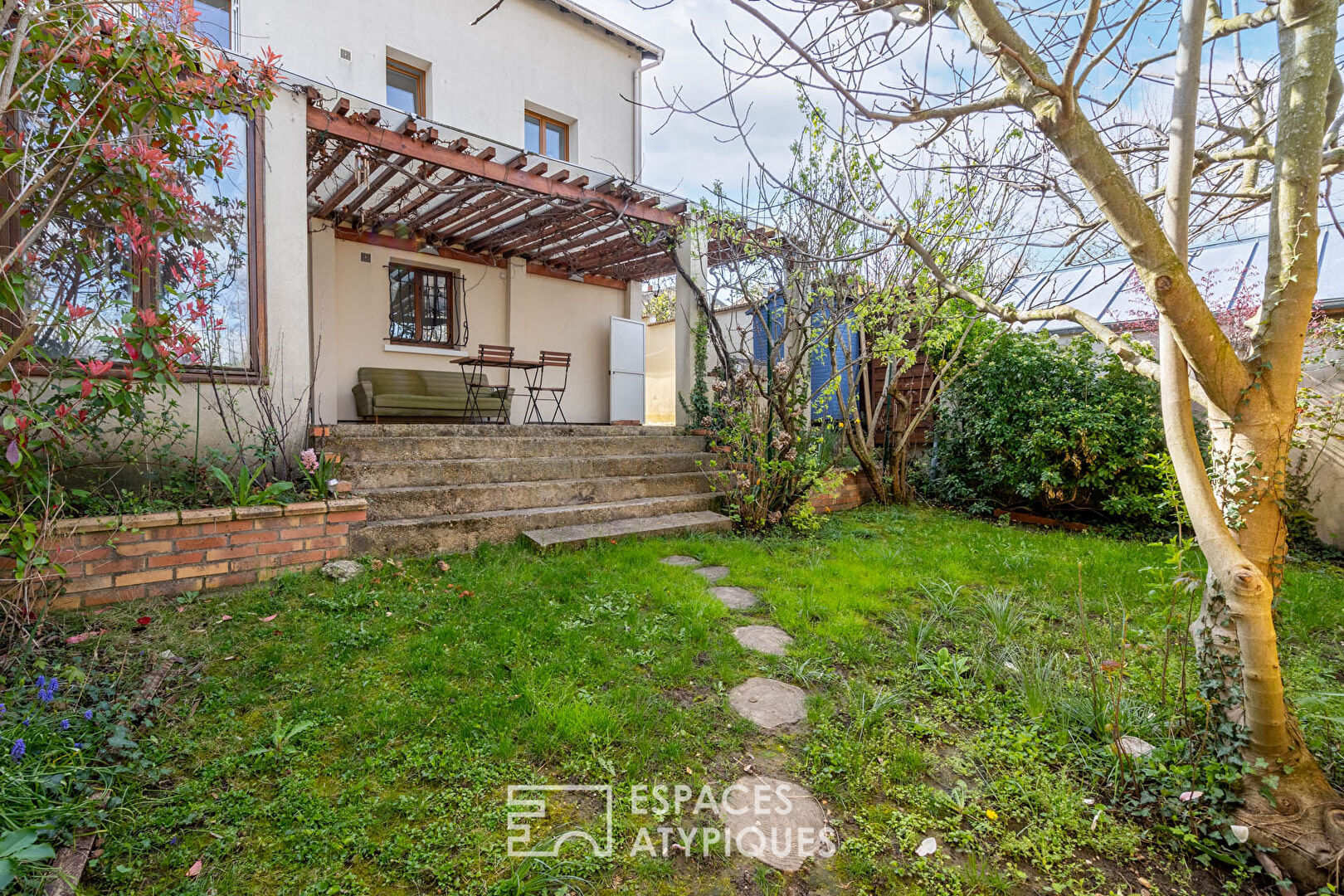 House with garden renovated by architect