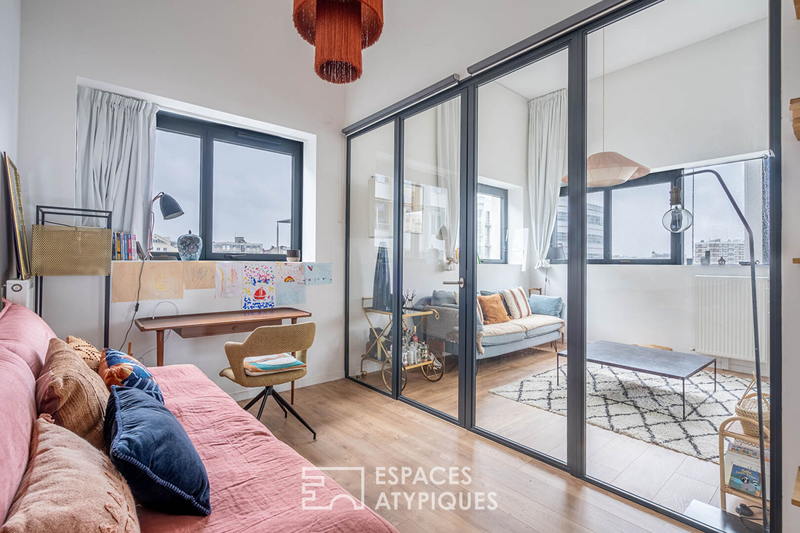 Loft contemporain avec séjour cathédrale