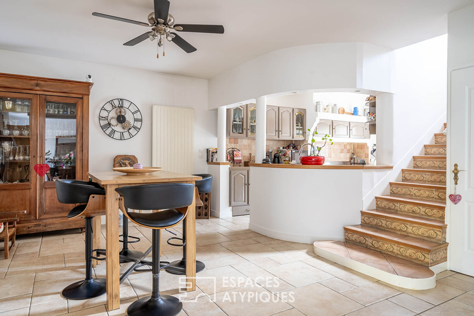 Maison d’architecte avec jardin paysagé et double garage