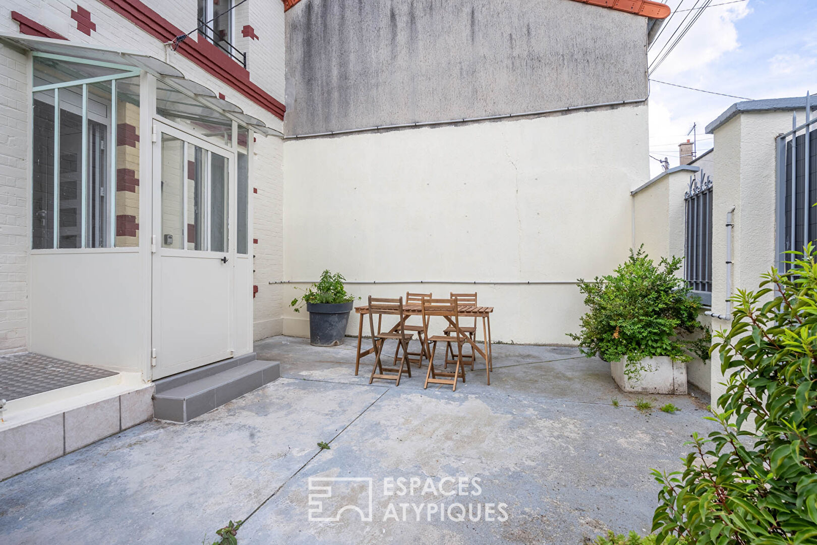 Maison rénovée avec cour