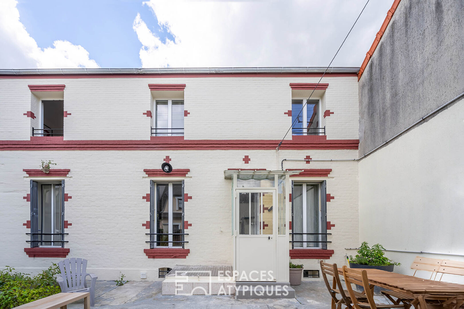 Maison rénovée avec cour