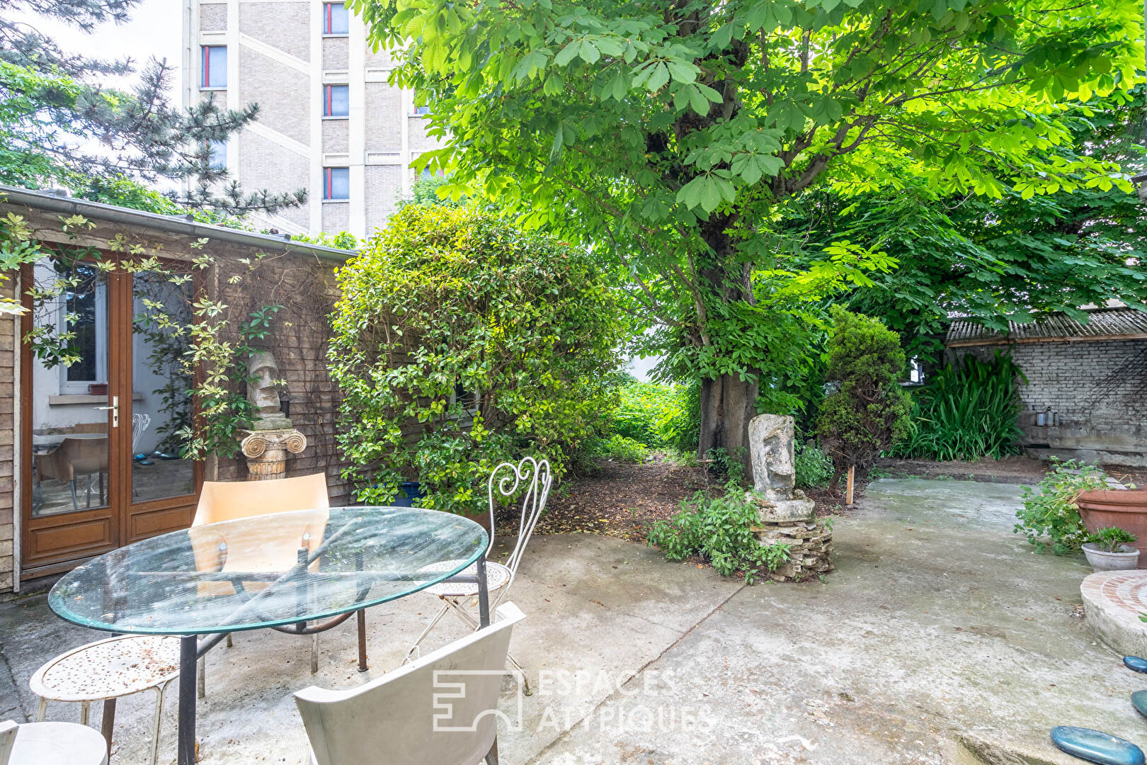 Maison avec atelier et jardin
