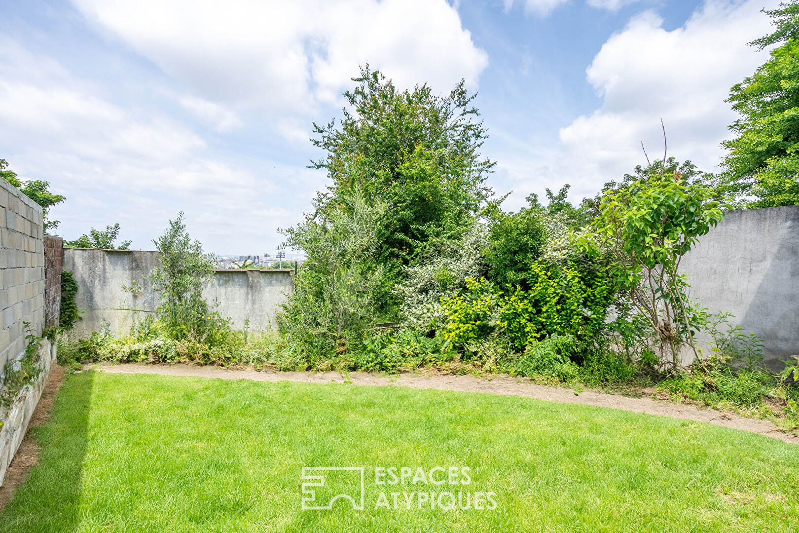 Maison avec jardin et plateau de 100m2 en rez de jardin