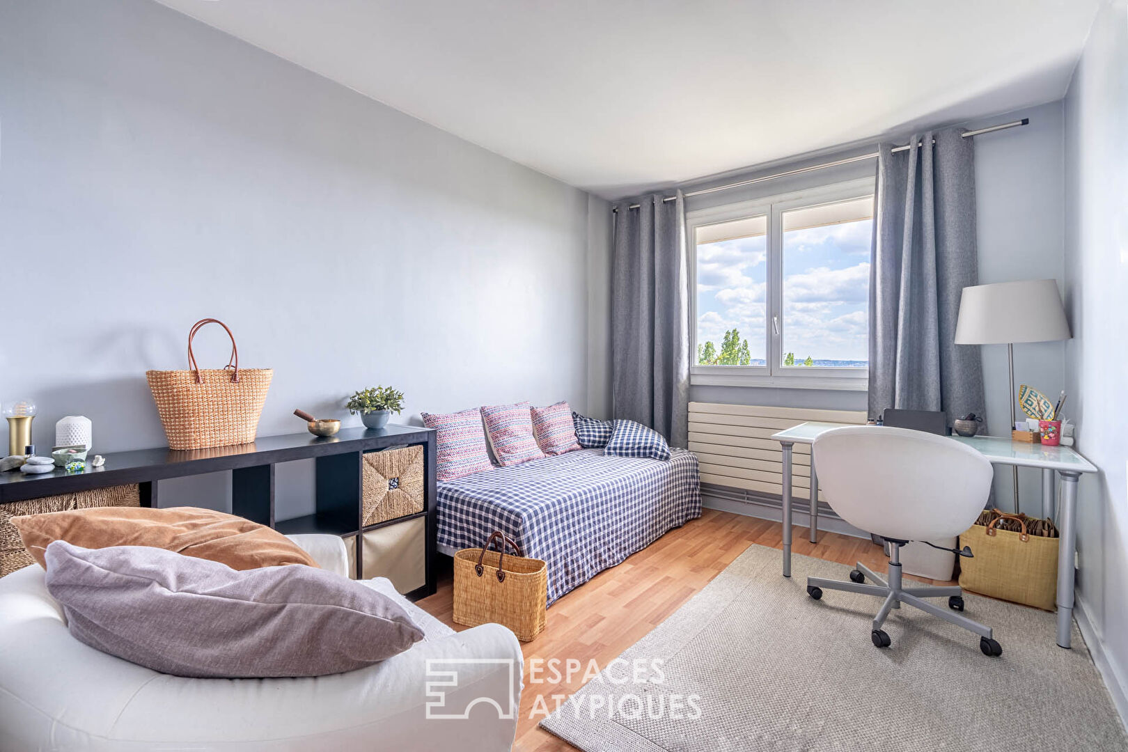 Top floor duplex with south-facing terrace