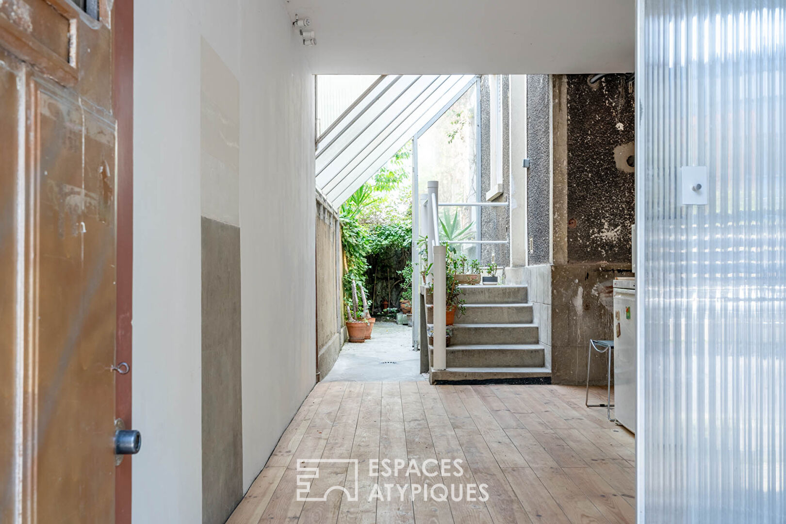 Maison de ville avec cour intérieure bucolique