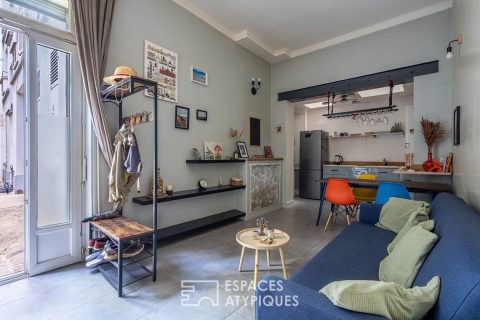 Apartment with mezzanine overlooking tree-lined courtyard