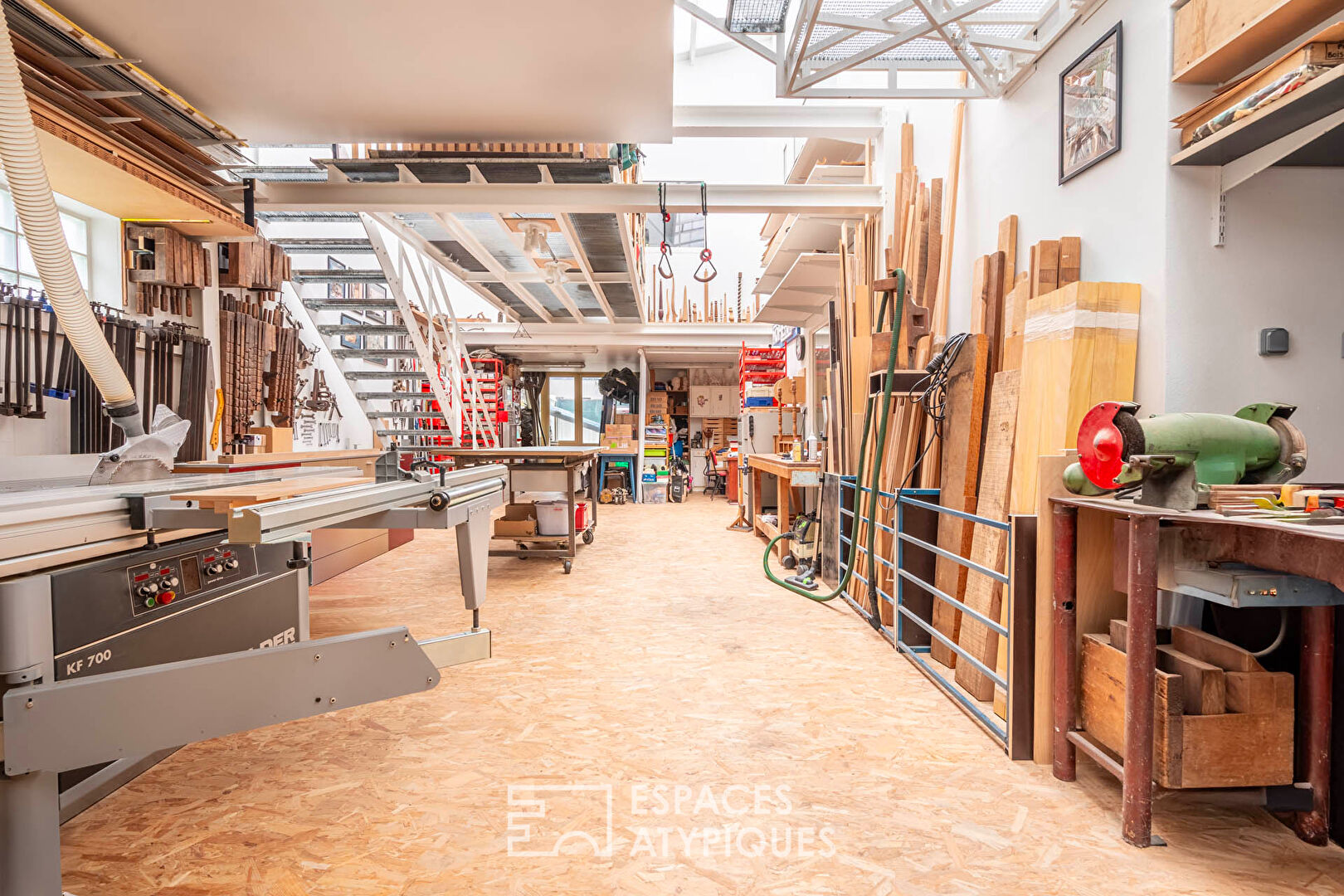 Loft house with workshop and garden